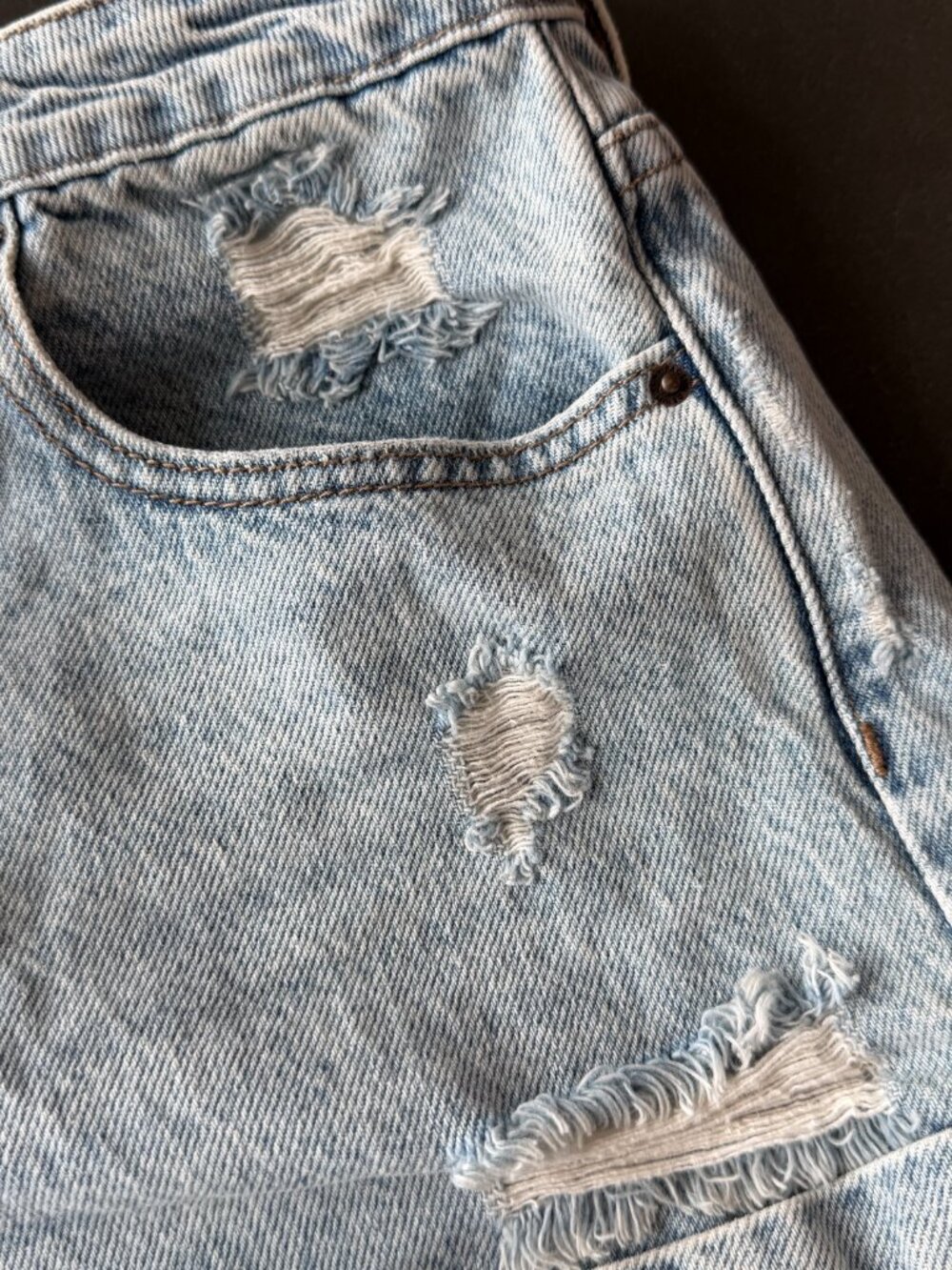 Pacsun Distressed Cuffed Mom Jean Shorts - 26 - Light Wash - Picture 3 of 7